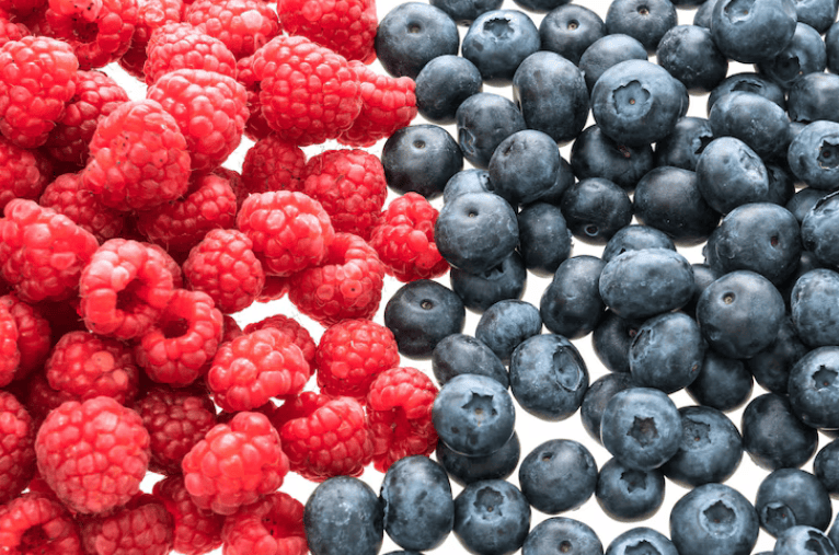 Acai vs Blueberry: Which Berry Is Healthier?