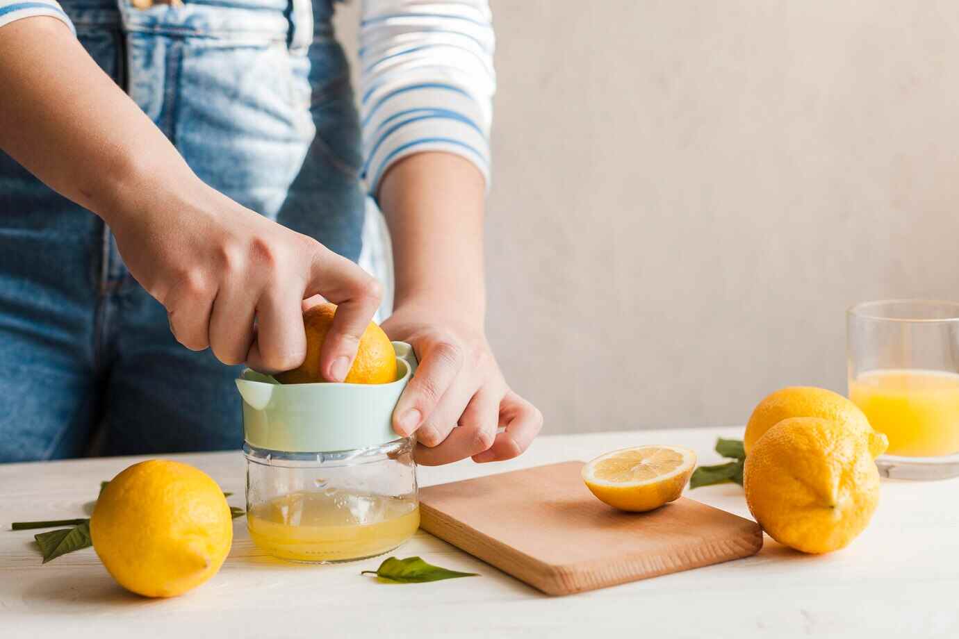 Benefits of Drinking Lemon Juice in the Morning
