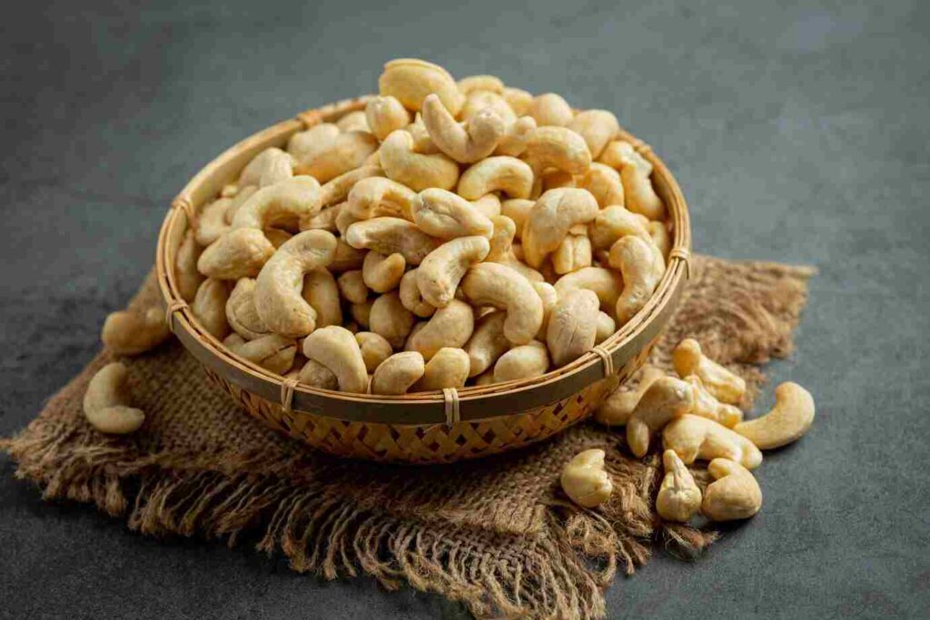 Cashews: Magnesium and Iron