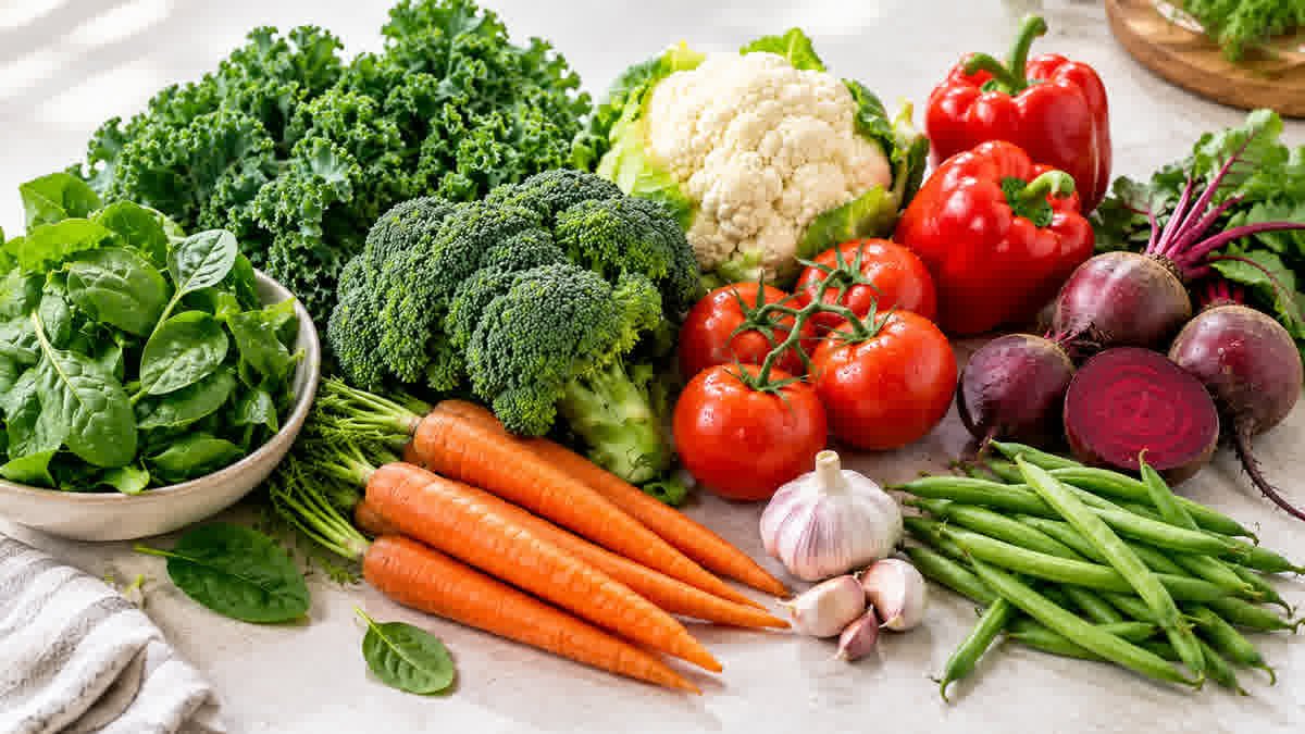 Fresh leafy greens, broccoli, tomatoes, beets, carrots, and other vegetables rich in nutrients that support heart health.
